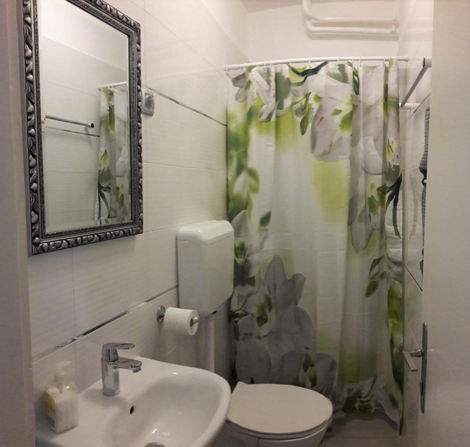 Apartment Ane Драмал Екстериор снимка