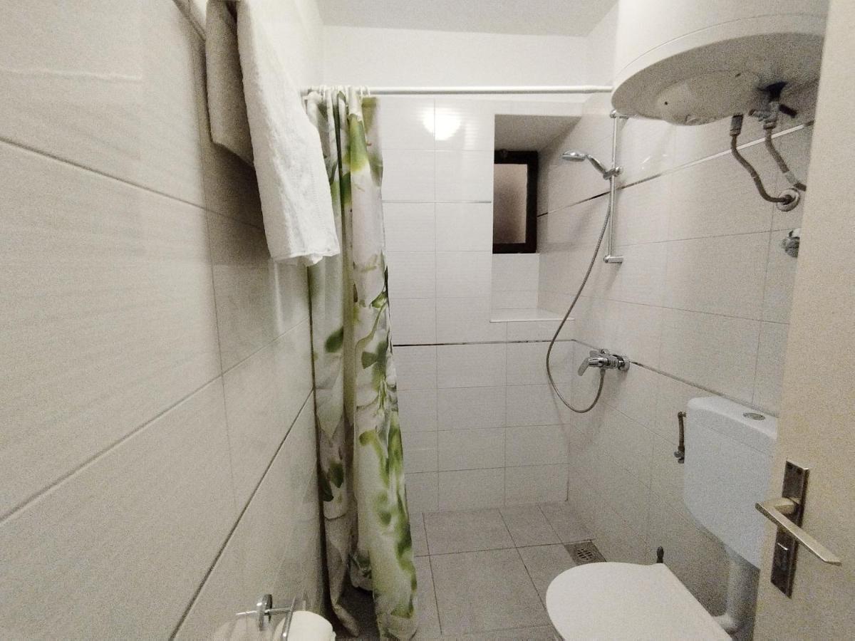 Apartment Ane Драмал Екстериор снимка