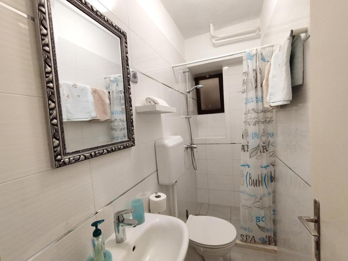 Apartment Ane Драмал Екстериор снимка