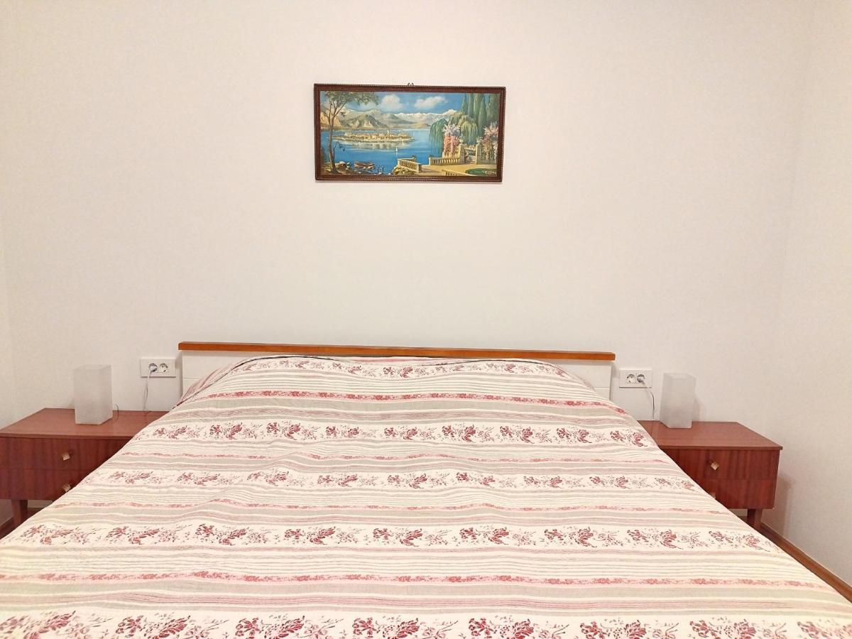 Apartment Ane Драмал Екстериор снимка