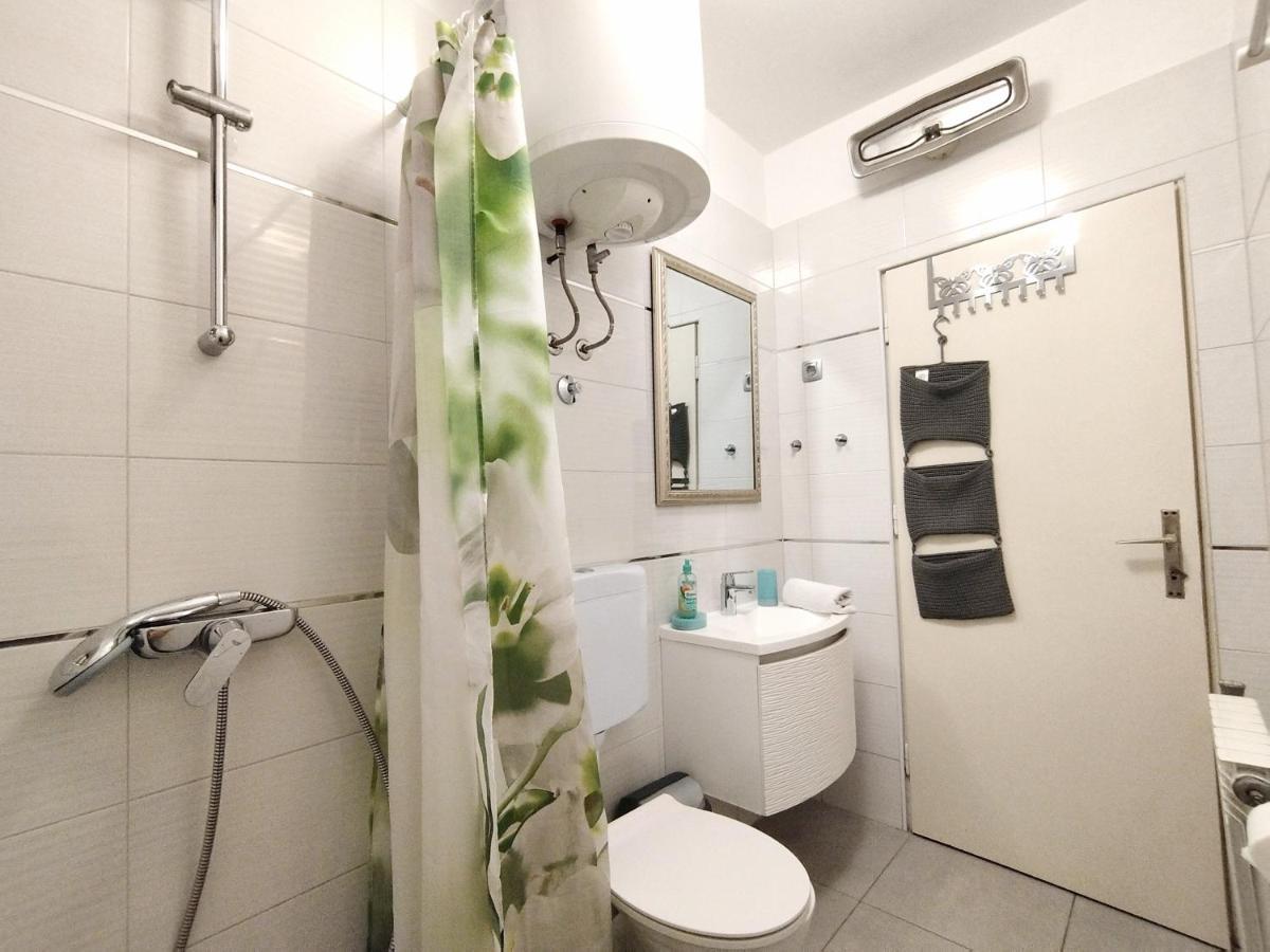 Apartment Ane Драмал Екстериор снимка
