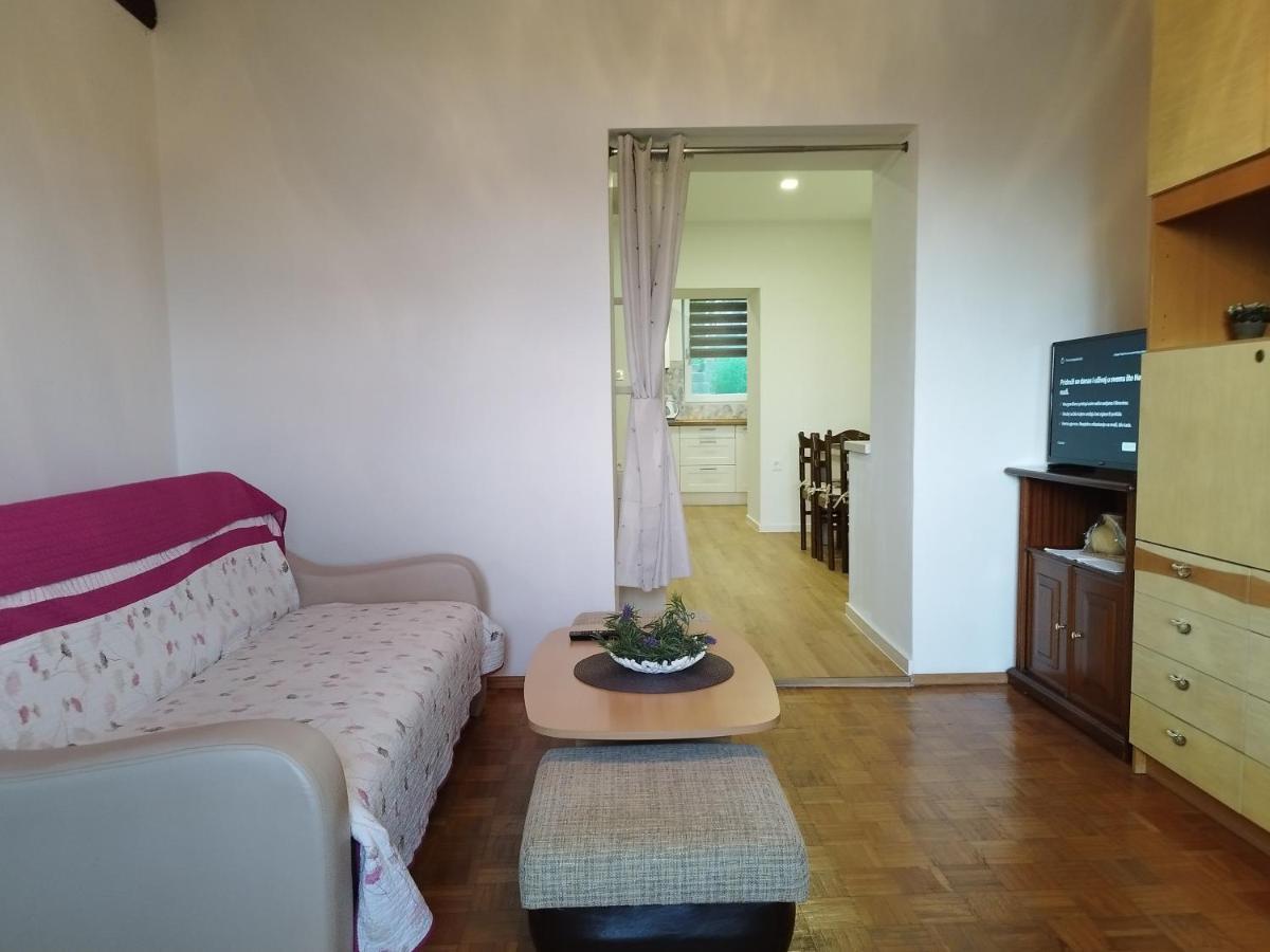 Apartment Ane Драмал Екстериор снимка
