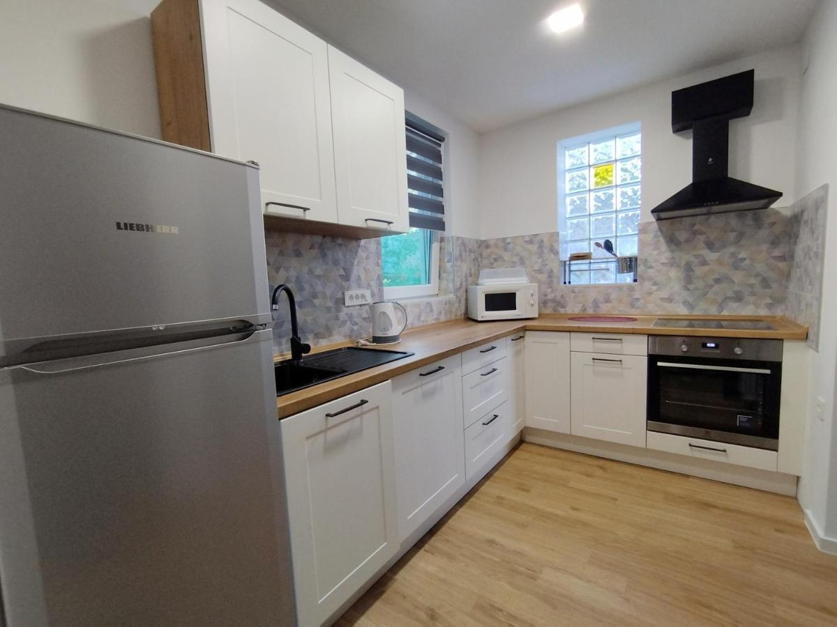 Apartment Ane Драмал Екстериор снимка