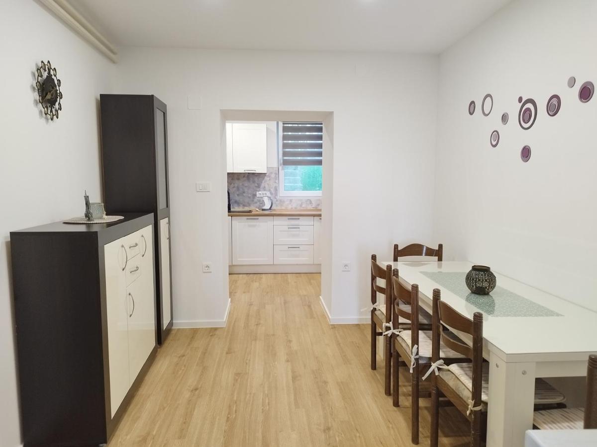 Apartment Ane Драмал Екстериор снимка