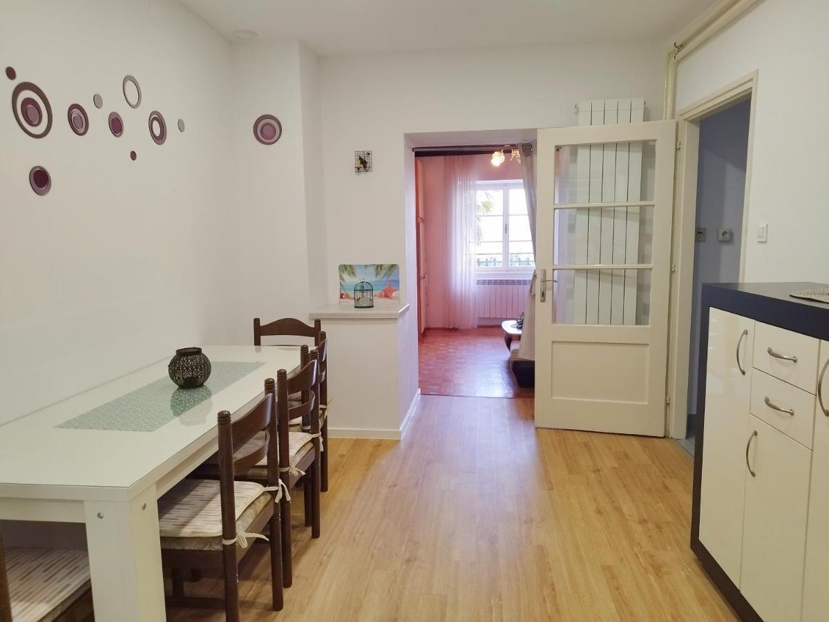 Apartment Ane Драмал Екстериор снимка