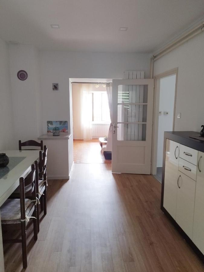 Apartment Ane Драмал Екстериор снимка