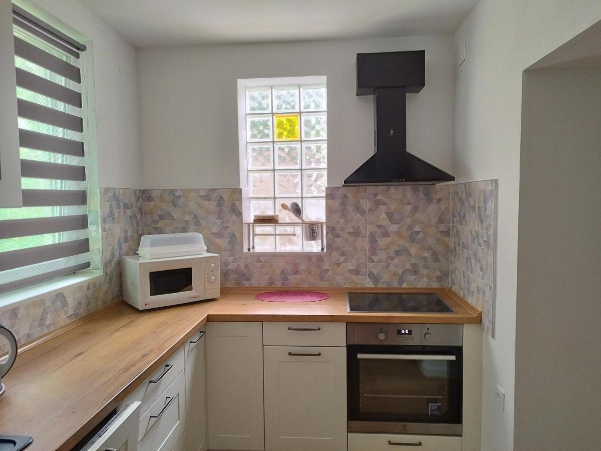 Apartment Ane Драмал Екстериор снимка