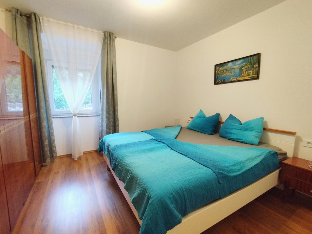 Apartment Ane Драмал Екстериор снимка